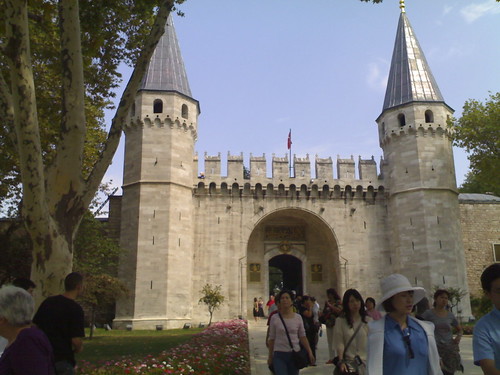 Day 15-Istanbul: Entrance to the sultan's palace on the hill of old city (Topkapi Sarayi).