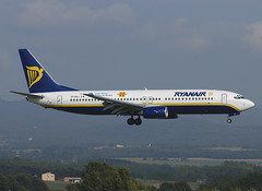 Ryanair (G!) B737-8AS EI-DAJ GRO 10/08/2004