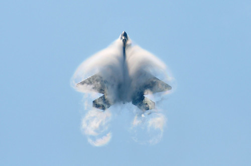 Fighter airplane picture - F-22_Raptor_Cloud
