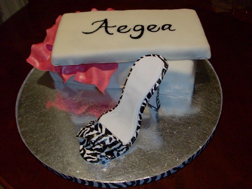 Beyond Class: Girls night out cake and gum paste shoe