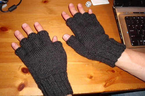 chalmyoprecin fingerless gloves knitting pattern