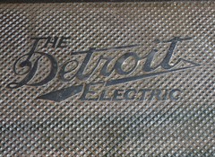 1914 Detroit Electric Car running board logo