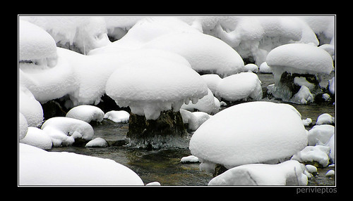 χιόνισε στο Στρουμφοχωριό....  smurf village