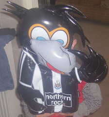 Inflatable Monty Magpie (flickr)