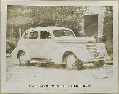 1938 Oldsmobile Six Four-door touring Sedan. Digital ID: 482328. 1938