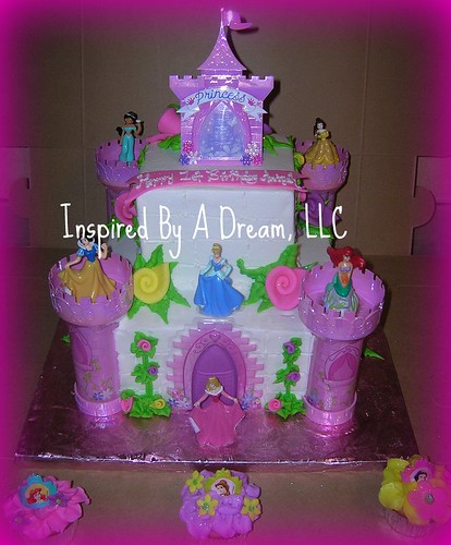 disney princess cake pictures. Disney princess castle cake/