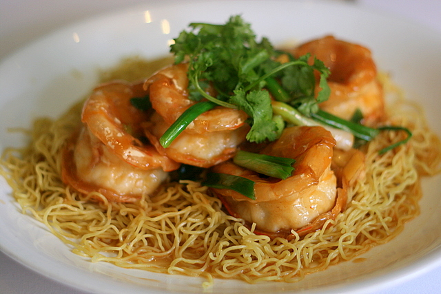 Braised Egg Noodles with King Prawn in Ginger and Shallot Sauce