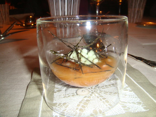 Urta a la Roteña en frío, caldo que sobra de la roteña (patata, tomate, pimiento rojo y verde) perlas de manzana verde nitro con wasabi (2008)