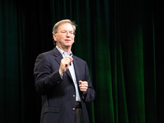 Eric Schmidt elogia los planes de Google de desarrollar un Sistema Operativo