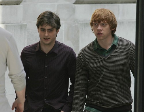 Daniel Radcliffe y Rupert Grint se dirigen junto s al set antes de Harry 