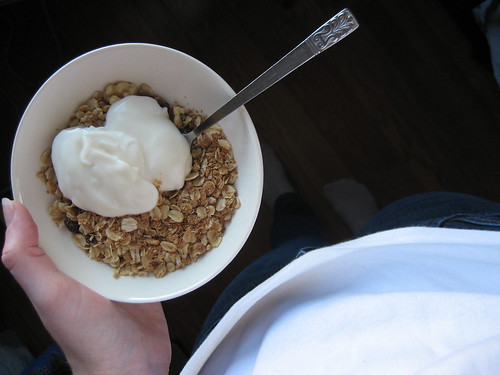 granola+yogurt