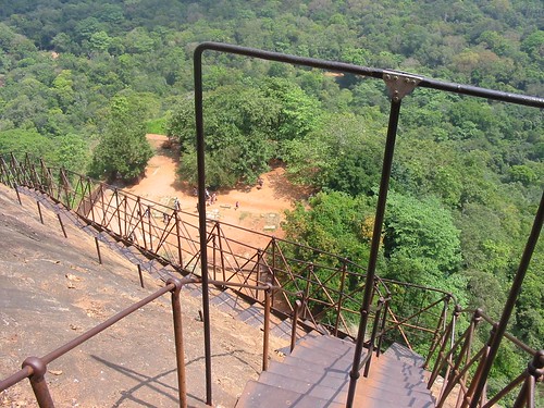 Winderige trapjes  op 200 m hoogte
