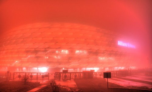 Allianz Arena en rojo nebuloso