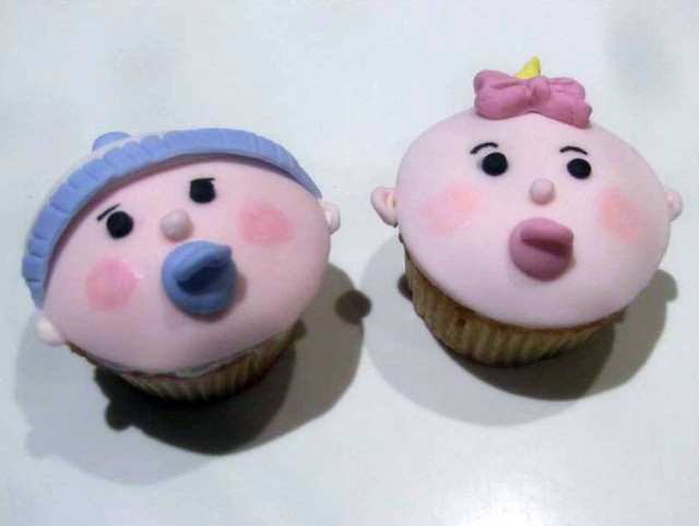 baby shower cupcakes - boy and girl