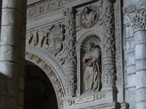 Detalle de la portada plateresca de la Capilla de San Miguel