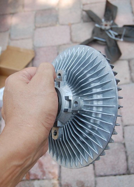 99 TJ - Radiator Fan Clutch Replacement 3626009789_99fe7047f3_z
