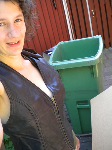 28 juni i find old clothes in a box