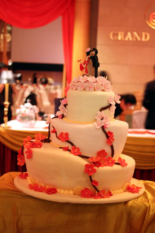 Pig Pig wanted a 3tier wedding cake with an oriental influence and taste