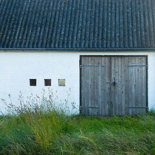 Houses in Lild Strand - barn door
