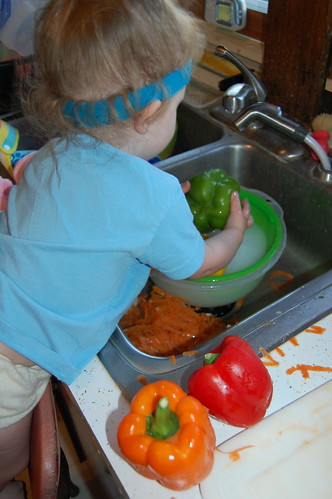 Ardyn washes veggies