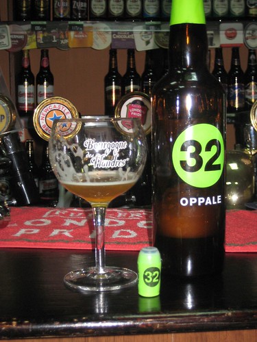 32 oppale Bottle and glass