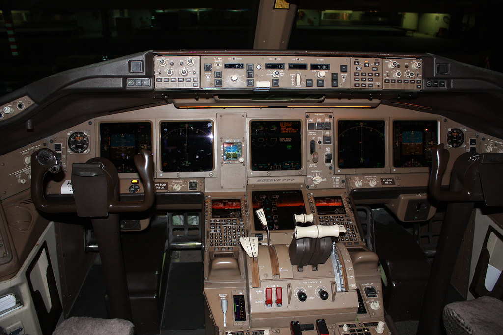 777 Cockpit by Blyzz, on Flickr