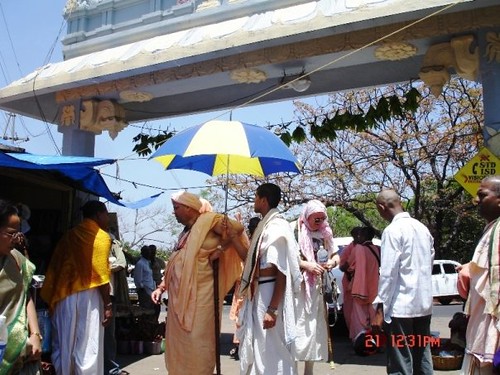 H H Jayapataka Swami in Tirupati 2006 - 0025 por ISKCON desire  tree.