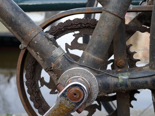 old gazelle bike crank in amsterdam 32