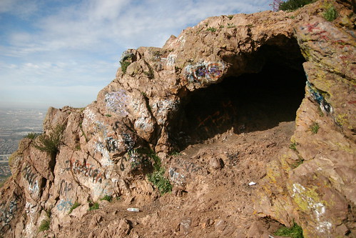 Cueva del Cerro Colorado
