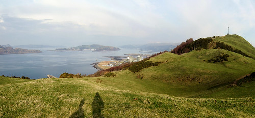 A view of Goldenberry summit and the Cumbrae 04Feb09