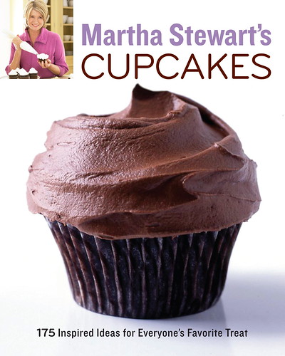 Final cover of Martha Stewart's Cupcakes