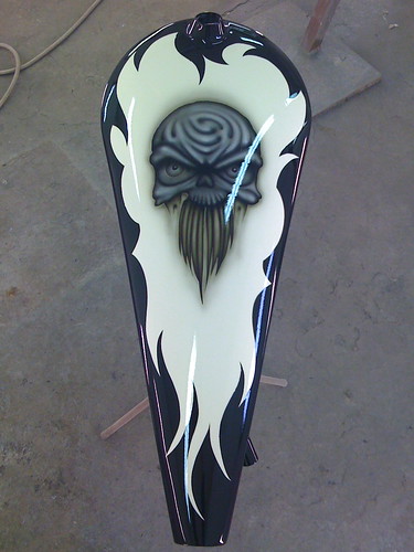 Auto Airbrush - Harley Gas Tank skull design 