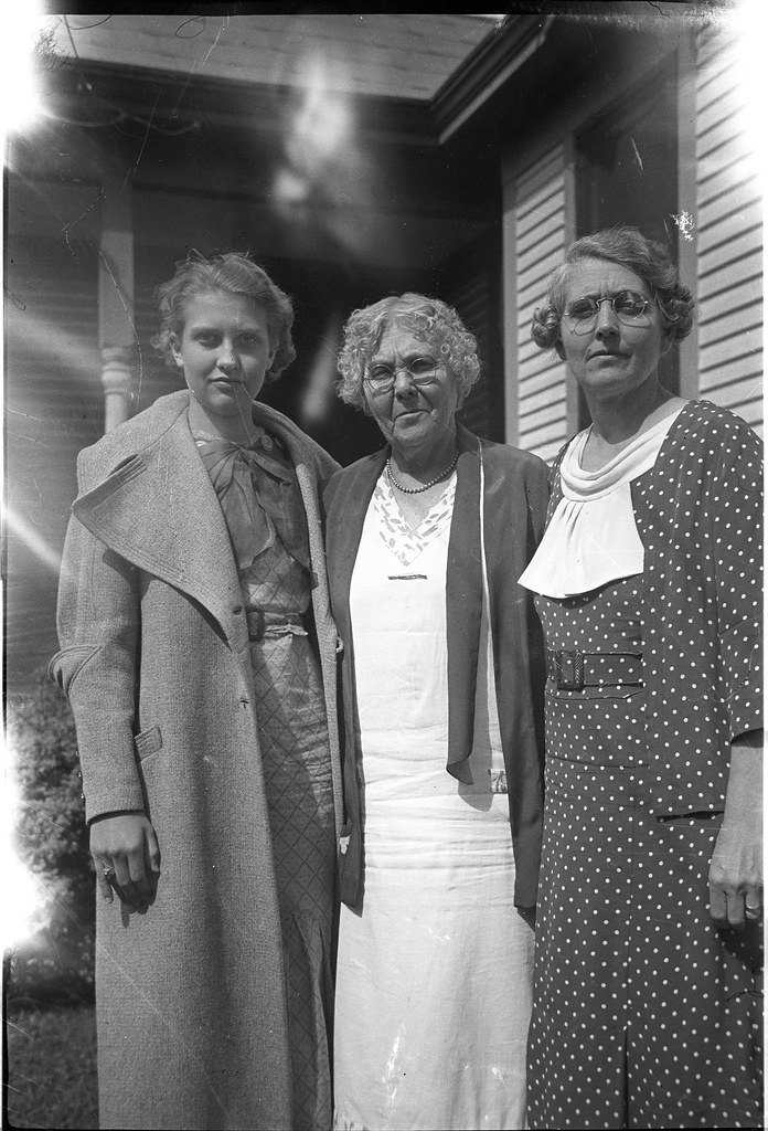 1920s-1930s Ekwall - Velma Louise Ekwall Lundstrom, Unknown Woman, and Mary Ella Abernathy Ekwall