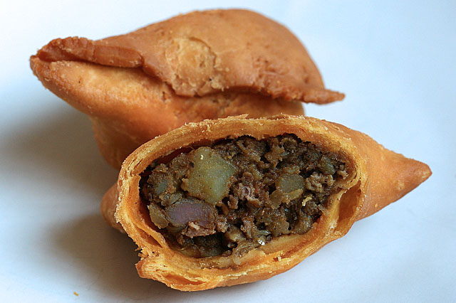 The lamb samosa is very spicy!