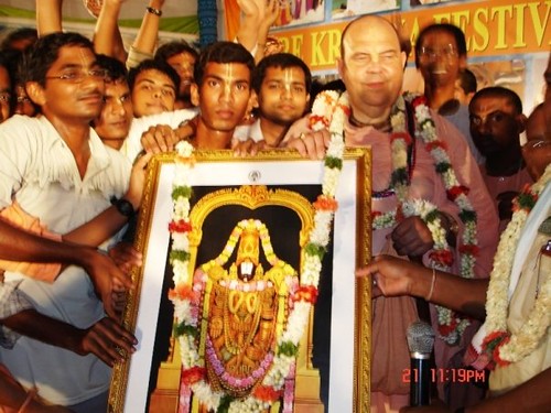 H H Jayapataka Swami in Tirupati 2006 - 0037 por ISKCON desire  tree.