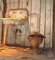 Abandonded, dirty bathroom - Seattle