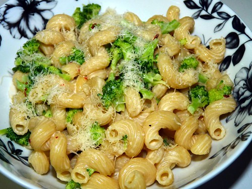 Pasta with Creamy Broccoli Sauce