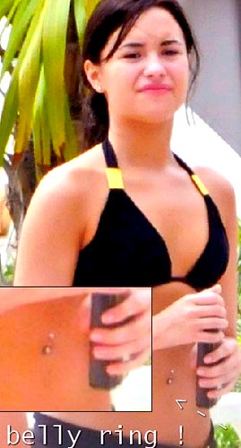 DEMIS BELLY RING!! i hope nick gets to see it lol ;)