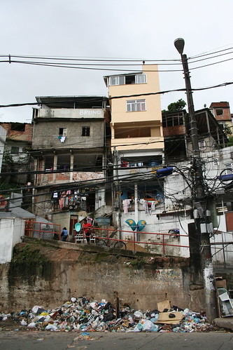 Favela da Rocinha Trash by hadsie
