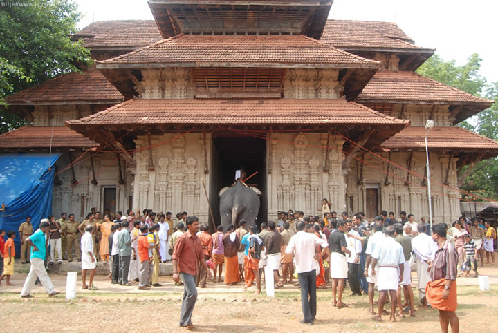 thrissur pooram - Now you realize why the entrances are so tall