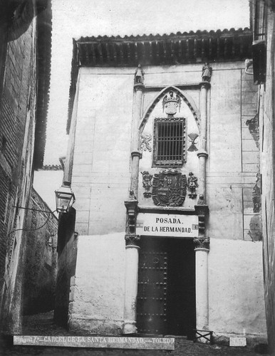 Fachada de la Posada de la Hermandad de Toledo en el siglo XIX. Fotografía de Casiano Alguacil