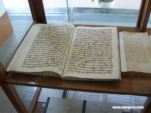 Soekarnos Ancient Book - Blitar