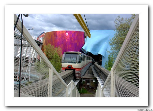 Monorail | Station arrival