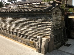 Tsuiji wall, Yanaka, Tokyo.JPG