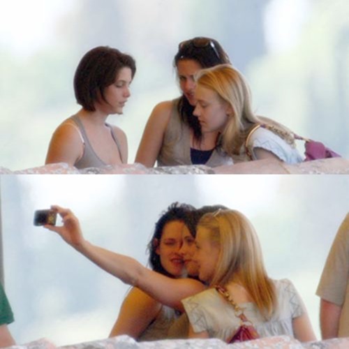 Kristen, Ashley && Dakota (girl bonding time) by editha.VAMPIRE GIRL<333
