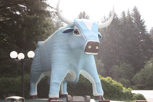 Abe the Blue Ox at the Trees of Mystery