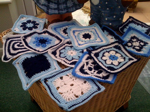 What a great selection of Squares from Denise (France) arrived this morning for our future 'Blue and White' Challenge. Thank you.