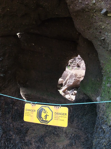 Hopewell Rocks: stickman in peril