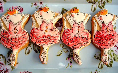 Angelina Ballerina Cookies originally uploaded by neviepiecakes