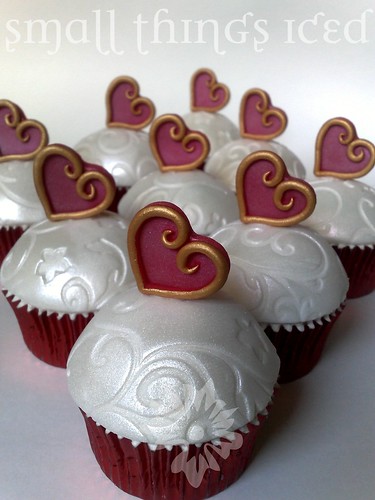 valentine cupcakes. VALENTINE CUPCAKES